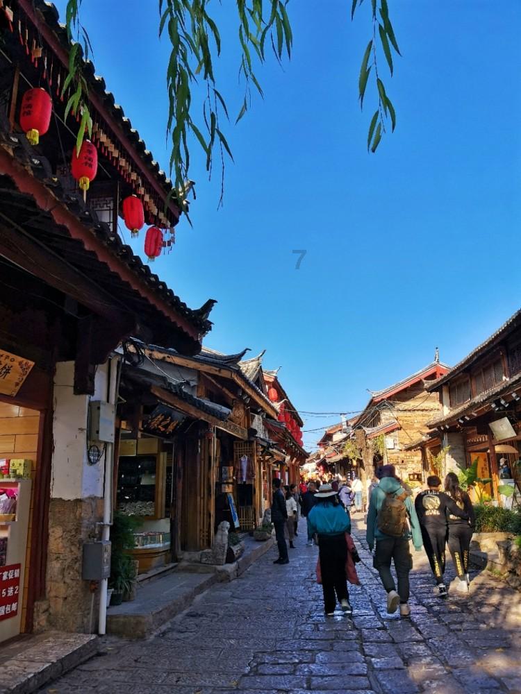 一旦大门口存在这3种现象，暗示着财运尽失，再有钱都会住穷
